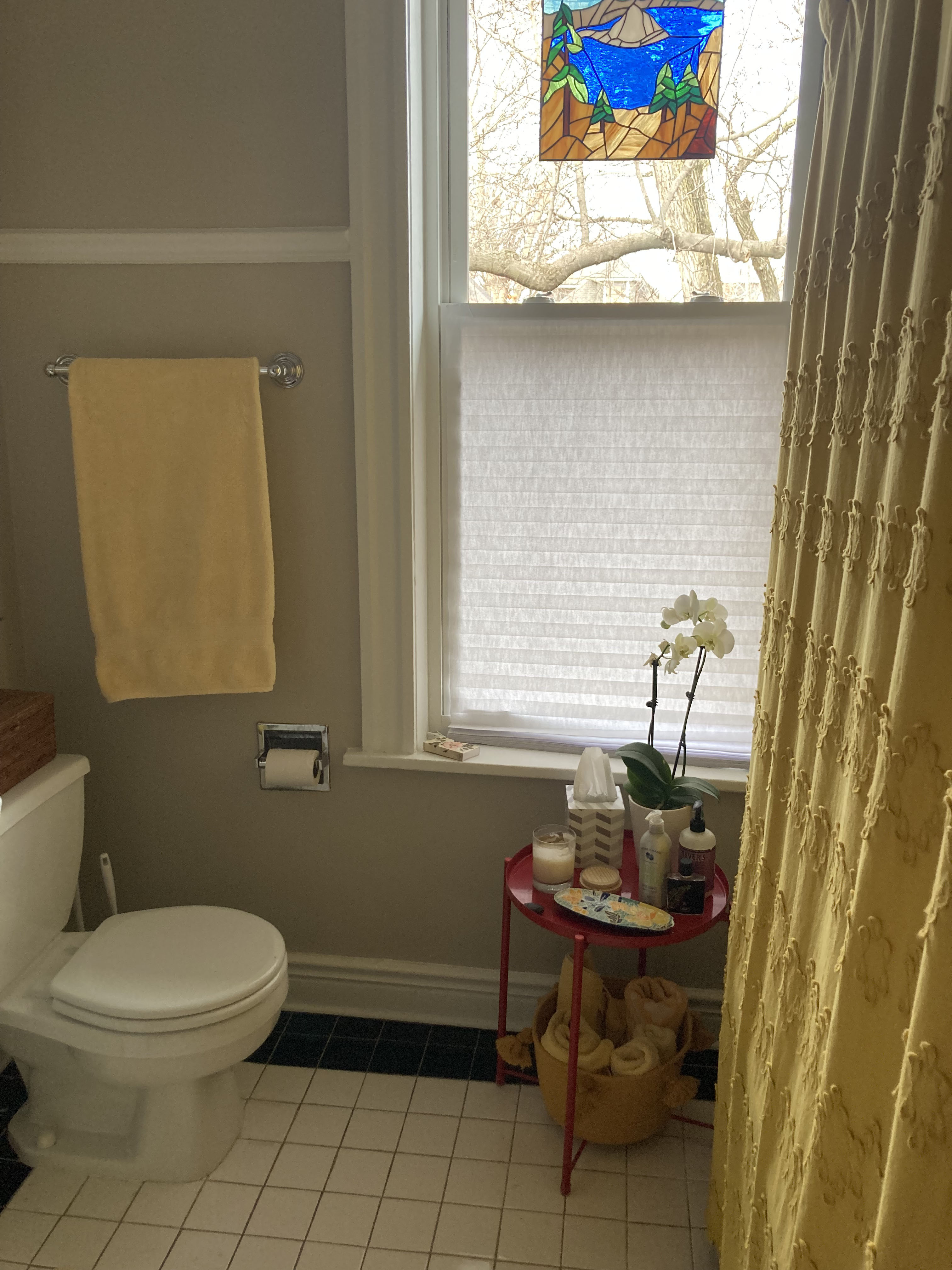 2nd floor bathroom before renovation